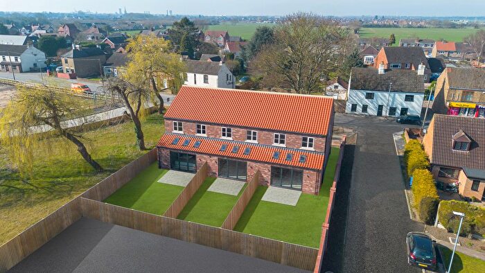 3 Bedroom Town House For Sale In High Street, Hook, DN14