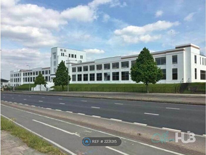 3 Bedroom Flat To Rent In Great West Road, Brentford, TW8