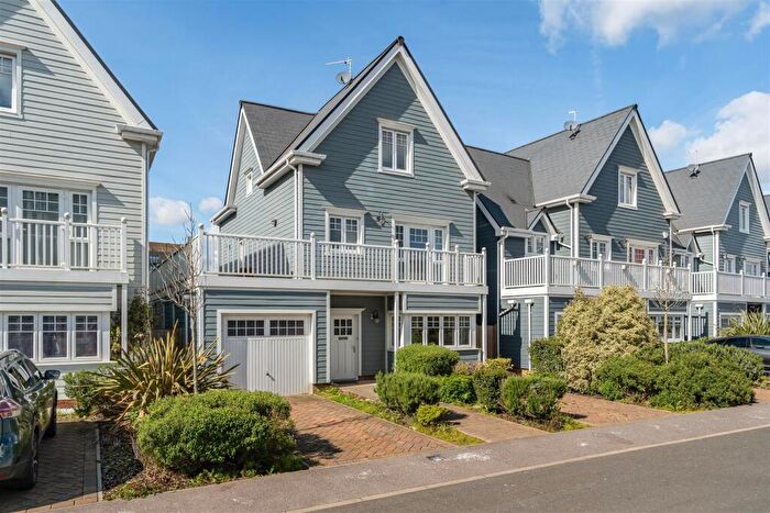 5 Bedroom Detached House For Sale In Champlain Street, Reading, RG2