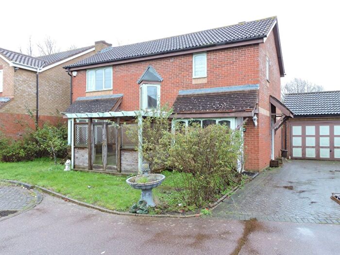 4 Bedroom Detached House For Sale In Haldane Close, Enfield Island Village, EN3