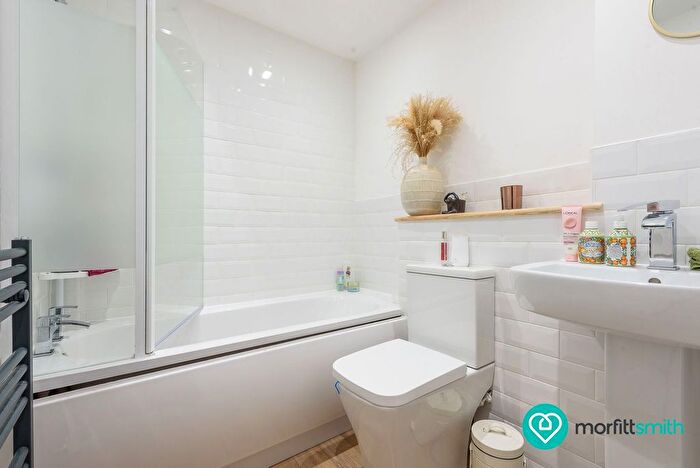 3 Bedroom End Of Terrace House For Sale In Middle Meadow, Shireoaks, Worksop, S81