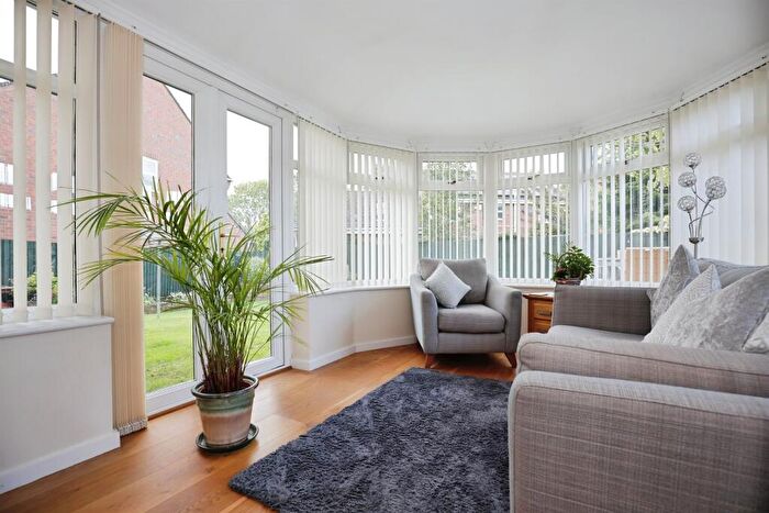 6 Bedroom Detached House For Sale In Coopers Close, Littleworth, Oxford, OX33