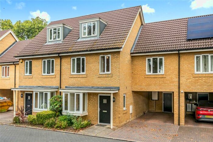 4 Bedroom Terraced House To Rent In Martin Drive, Stone, Dartford, Kent, DA2