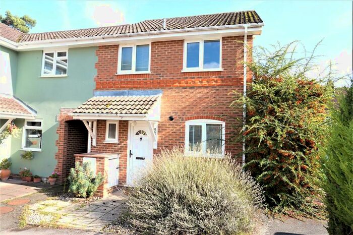 3 Bedroom End Of Terrace House To Rent In Corbett Drive, Lightwater, GU18