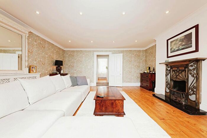 3 Bedroom Flat For Sale In East Cliff, Dover, CT16