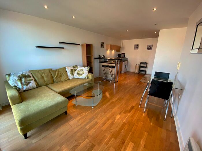 2 Bedroom Flat To Rent In Gotts Road, Leeds, Uk, LS12