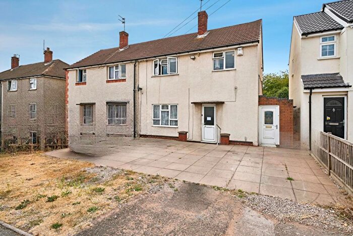 3 Bedroom Semi-Detached House For Sale In Attlee Road, West Midlands, WS2