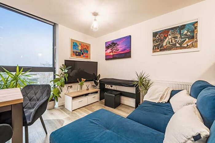 2 Bedroom Flat For Sale In Queens House, Twickenham, London, TW1