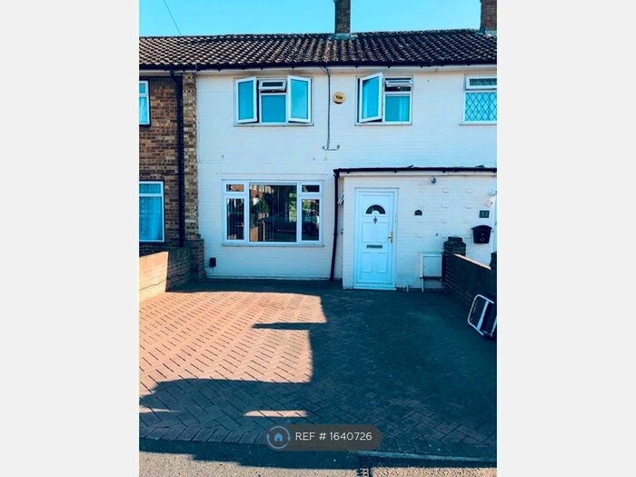3 Bedroom Terraced House To Rent In Randolph Road, Slough, SL3