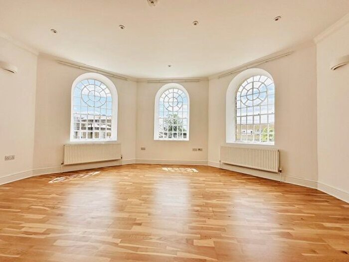 2 Bedroom Flat For Sale In Hilda Road, London, UB2