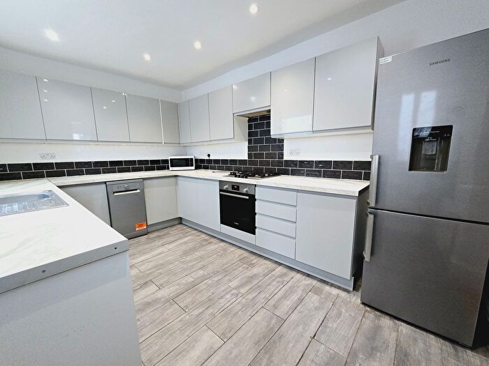 4 Bedroom Terraced House To Rent In Williamson Street, Holloway Road, N7
