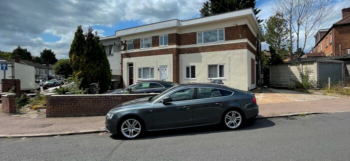 2 Bedroom Flat To Rent In Harefield Road, Luton, LU1