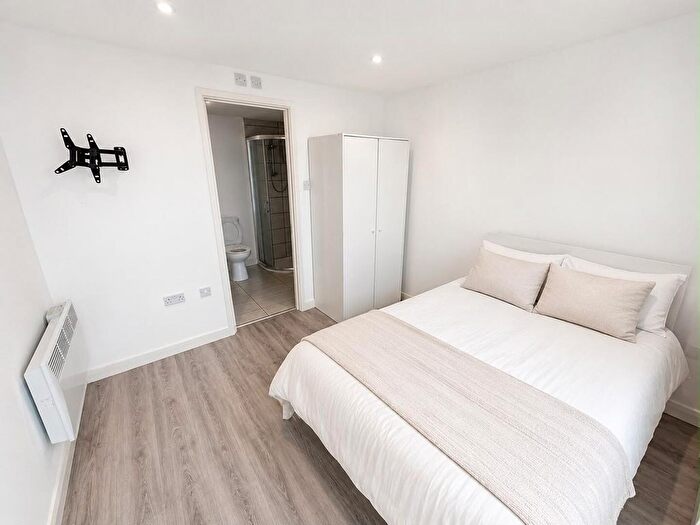 Studio To Rent In Norwood High St, Norwood, London, SE27