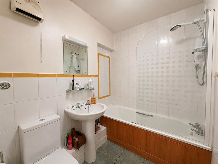 1 Bedroom Apartment To Rent In Bartholomew Street West, Exeter, EX4