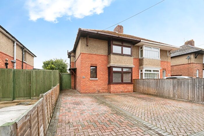 2 Bedroom Semi-Detached House For Sale In Ferndale Road, Andover, SP10