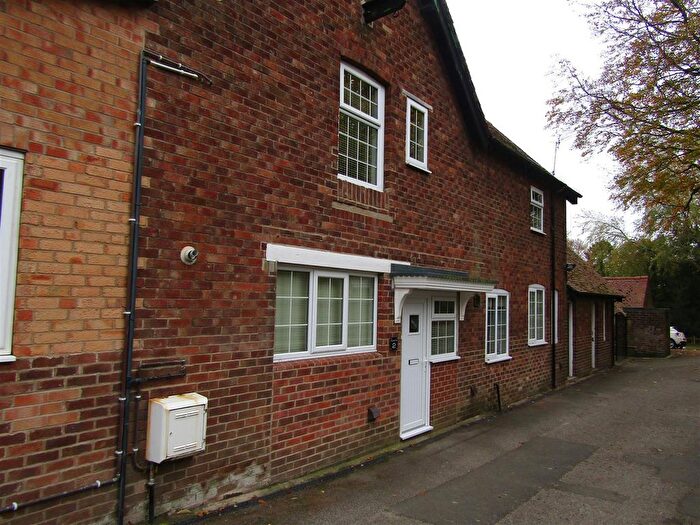 2 Bedroom Flat To Rent In Moor Lane, Irton, YO12