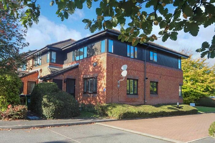 2 Bedroom Flat To Rent In Carman Court, Longfield Road, Tring, HP23