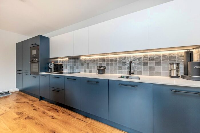 2 Bedroom Flat For Sale In Esher Park Gardens, Littleworth Road, Esher, Surrey, KT10