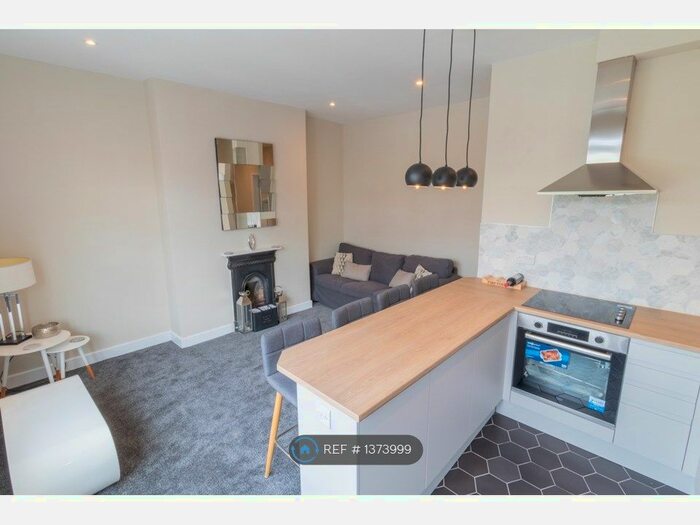 2 Bedroom Flat To Rent In Ashburton Road, Croydon, CR0