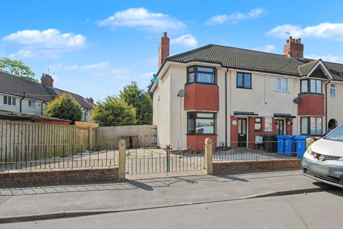 3 Bedroom End Of Terrace House For Sale In Newbald Grove, Hull, HU6