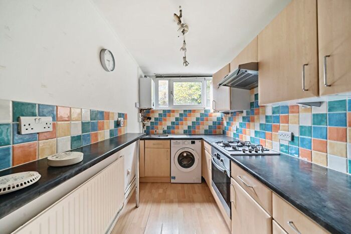 1 Bedroom Flat To Rent In New Orleans Walk, London, N19