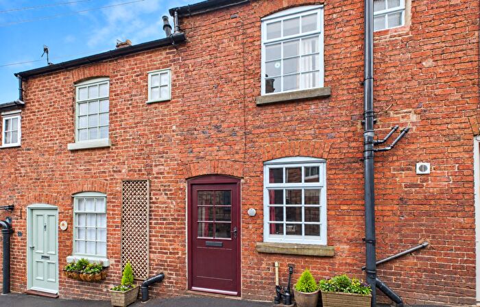 2 Bedroom Cottage For Sale In Chapel Lane, Wirksworth, DE4
