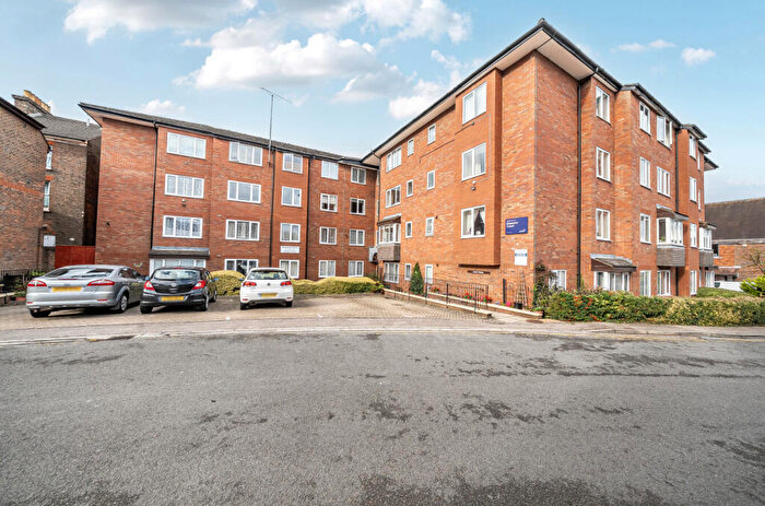 2 Bedroom Apartment For Sale In Albion Street, Dunstable, Bedfordshire, LU6