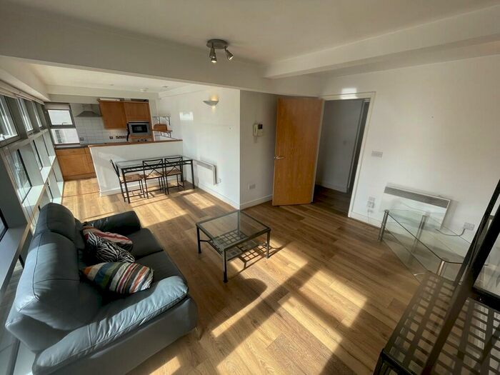 2 Bedroom Apartment To Rent In Broderick Court, Leeds City Centre, LS1