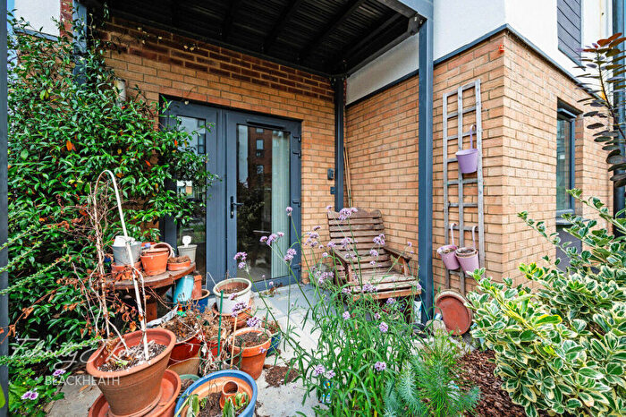 2 Bedroom Apartment For Sale In Fairthorn Road, London, SE7