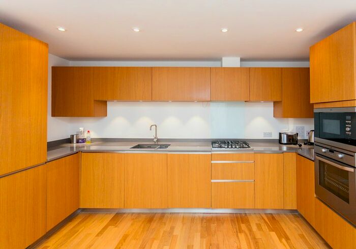 3 Bedroom Town House To Rent In Shepherds Bush Place, Shepherds Bush, W12