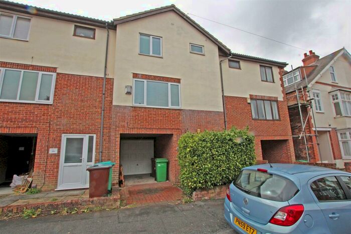 3 Bedroom Town House To Rent In Percival Road, Sherwood, Nottingham, NG5