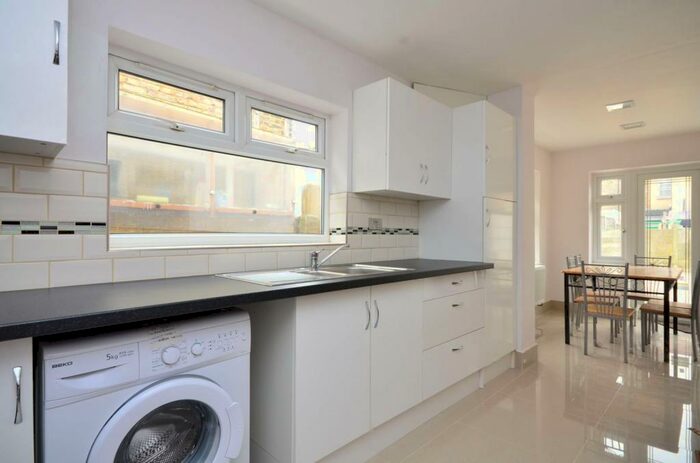 5 Bedroom House To Rent In Gwendoline Avenue, Plaistow, London, E13