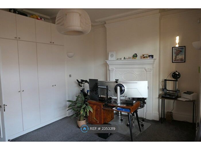2 Bedroom Flat To Rent In Alexandra Court, London, W9