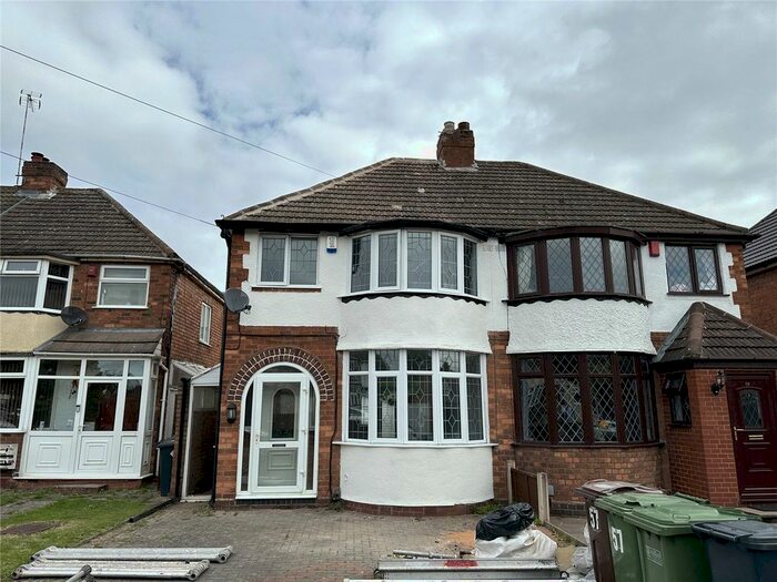 3 Bedroom Semi-Detached House To Rent In Wellsford Avenue, Solihull, West Midlands, B92