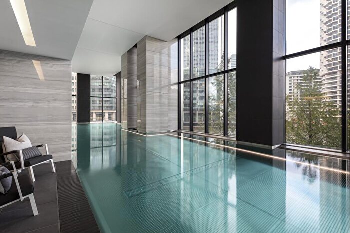 2 Bedroom Apartment For Sale In South Quay Plaza, Canary Wharf, London, E14