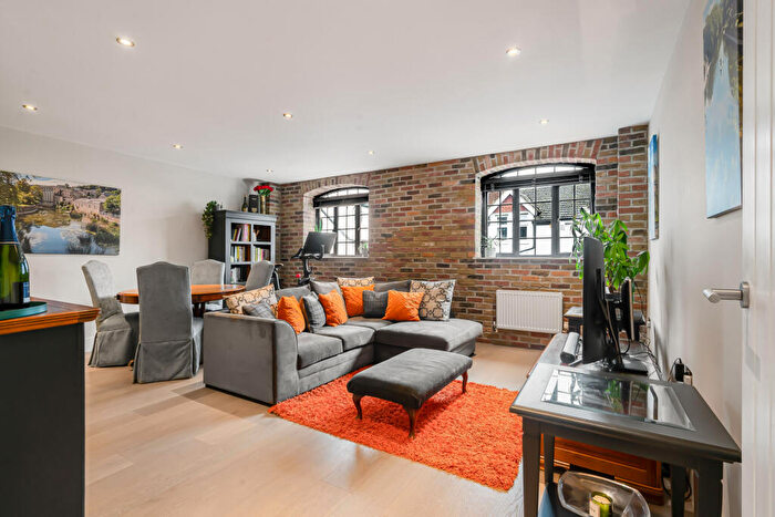 2 Bedroom Apartment For Sale In Woodcote Epsom, KT18