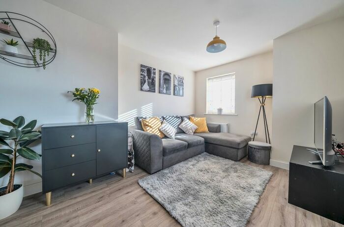 1 Bedroom Flat For Sale In Lark Lane, Harlow, CM17