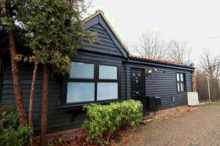 1 Bedroom Chalet To Rent In Coxtie Green Road, Brentwood, CM14