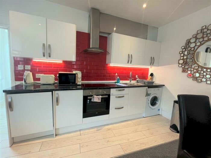 2 Bedroom Flat To Rent In St. James's Street, Brighton, BN2