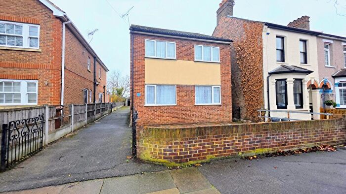 3 Bedroom Detached House For Sale In Saville Road, Chadwell Heath, RM6