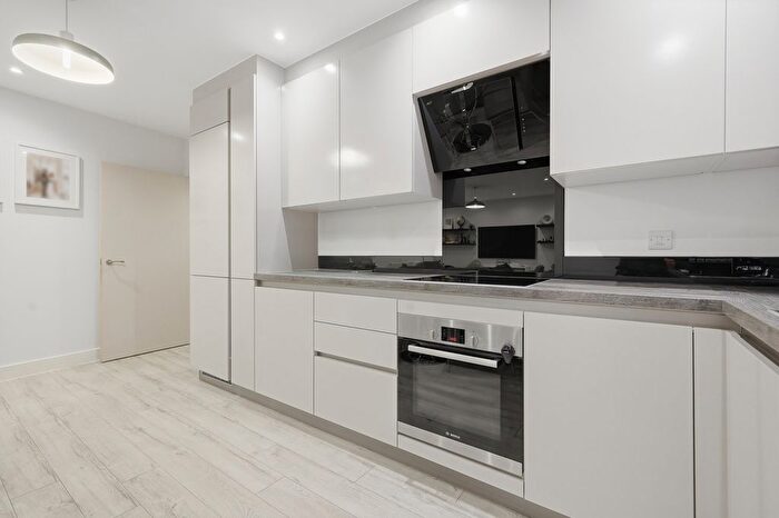 3 Bedroom Flat For Sale In New Willow House, Plaistow Road, London, E13