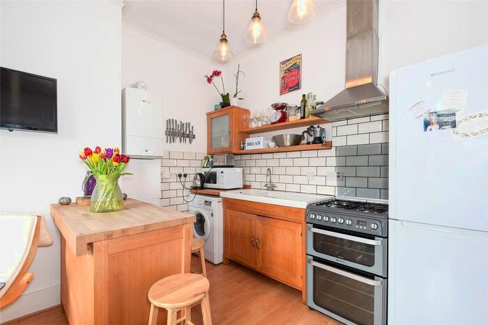 2 Bedroom Flat To Rent In Hamilton Court, Hamilton Road, Reading, Berkshire, RG1