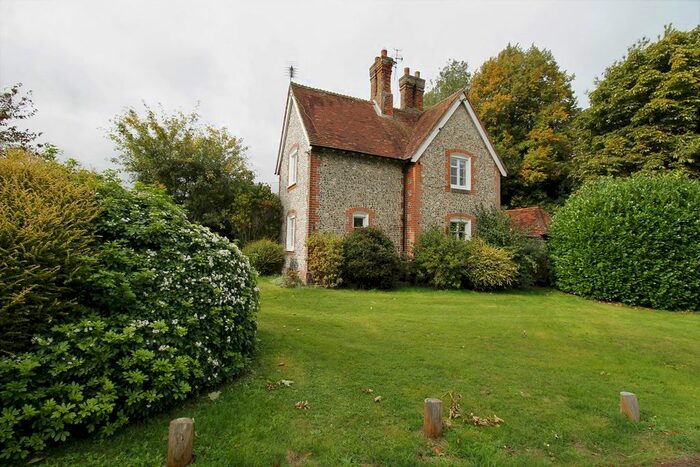 3 Bedroom Cottage To Rent In King Street, Odiham, RG29