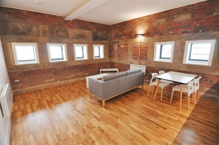 1 Bedroom Flat To Rent In Lilycroft Road, Bradford, BD9