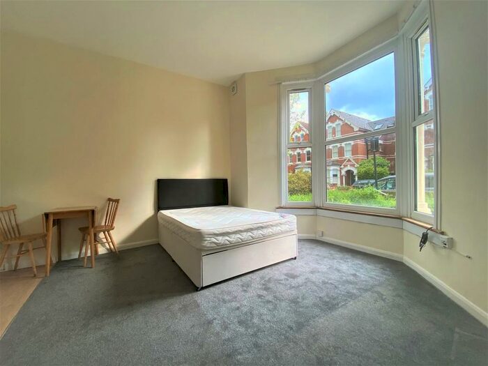 Flat To Rent In Victoria Road, N4