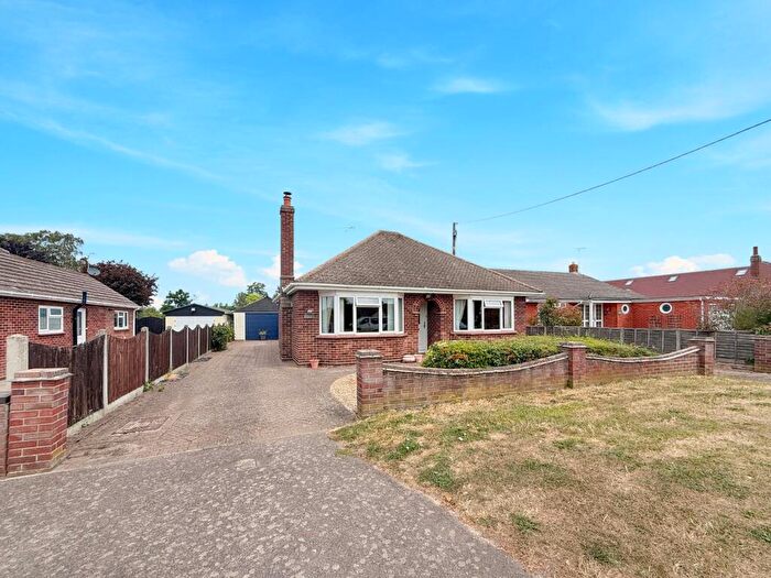 3 Bedroom Bungalow For Sale In Wivenhoe Road, Alresford, Colchester, CO7