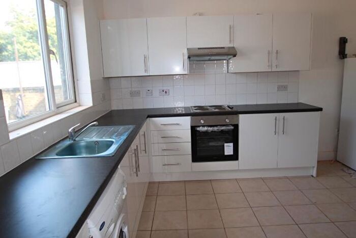 3 Bedroom Flat To Rent In High Street, Orpington, Kent, BR6