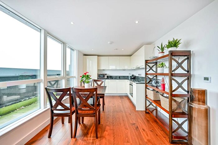 2 Bedroom Flat To Rent In Railway Terrace, Slough, SL2