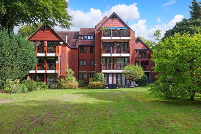 2 Bedroom Flat For Sale In North Road, Leigh Woods, Bristol, BS8
