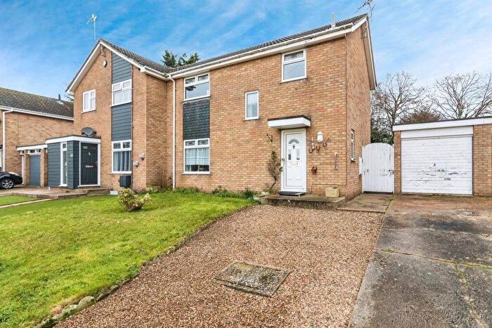 3 Bedroom Semi-Detached House For Sale In Grampian Way, Oulton, Lowestoft, NR32